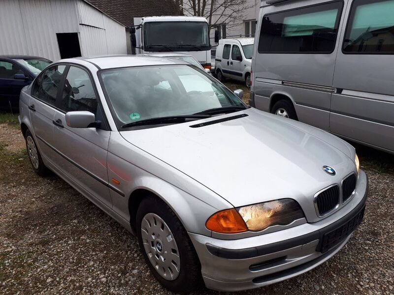 Silber metallic Gebraucht 1998 BMW 318 Limousine | 1.590 € (Superpreis) - Bild 1/4
