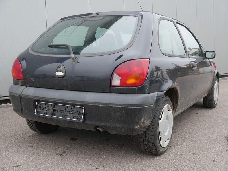 Używany Ford Fiesta 60 KM (44 kW) 2003 Czarny Hatchback