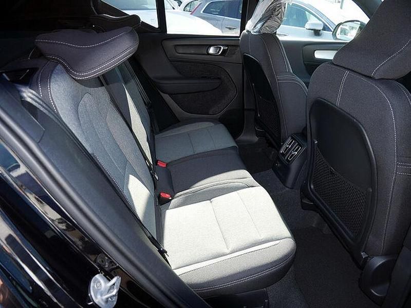 Gebraucht Volvo XC40 Plus 211 PS (155 kW) 2023 Schwarz / onyx schwarz (metallic) SUV