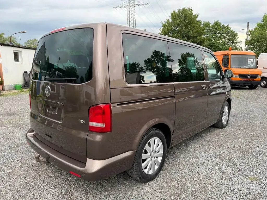 Gebraucht VW Multivan Team 179 PS (131 kW) 2010 Braun Van / Kleinbus