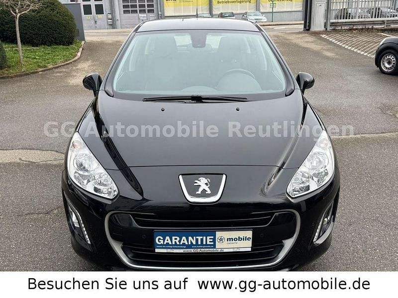 Gebraucht Peugeot 308 Active 120 PS (88 kW) 2012 Schwarz Limousine