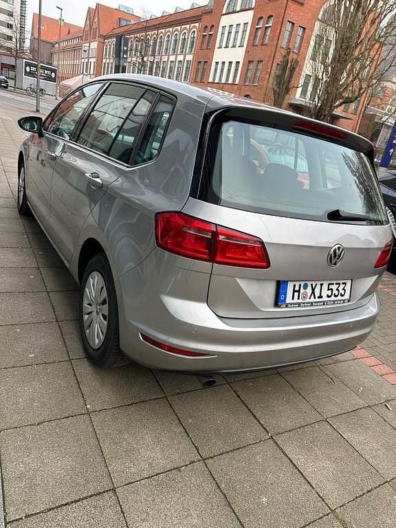 Silber Gebraucht 2015 VW Golf Sportsvan Allstar Van / Kleinbus | 10.401 € (Superpreis) - Bild 1/4