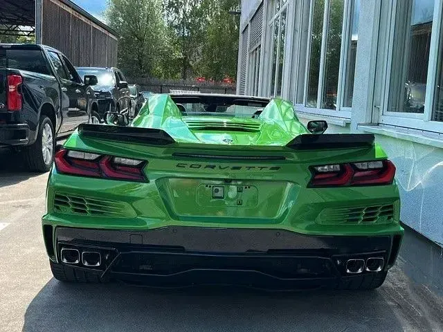 Neu Corvette C8 643 PS (472 kW) 2026 Grün Cabrio