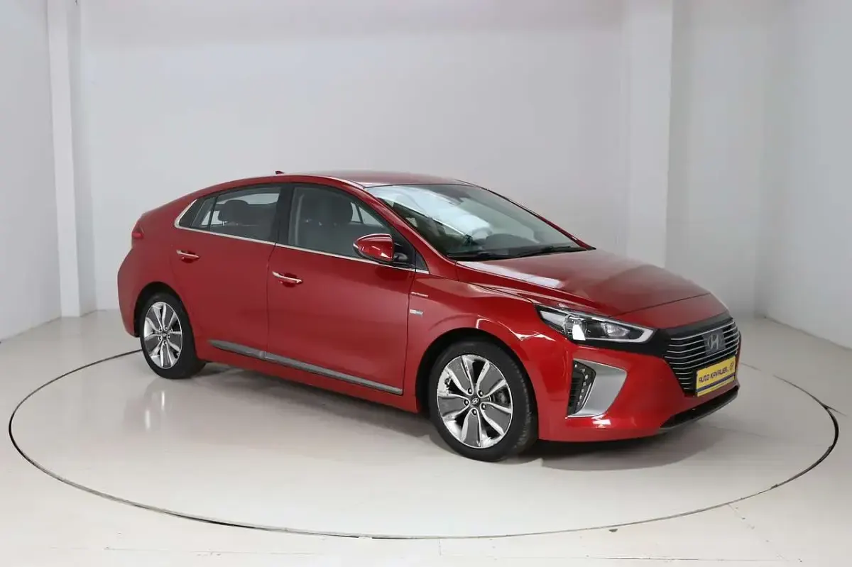 Gebraucht Hyundai Ioniq Style 141 PS (103 kW) 2018 Rot Kleinwagen