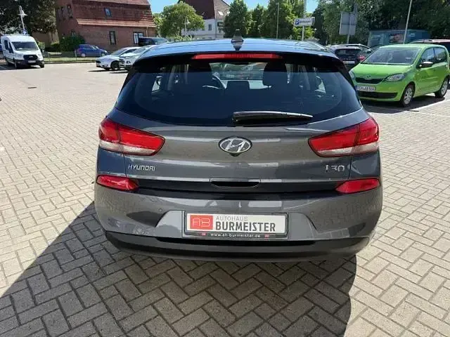 Gebraucht Hyundai i30 Trend 140 PS (102 kW) 2020 Grau Limousine