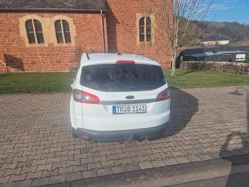 Gebraucht Ford S-MAX Titanium 140 PS (102 kW) 2013 Weiß Van / Kleinbus