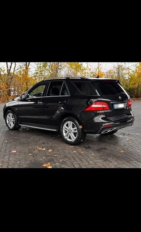 Gebraucht Mercedes ML250 204 PS (150 kW) 2011 Schwarz SUV