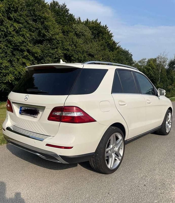 Weiß Gebraucht 2014 Mercedes ML350 SUV | 27.900 € (Etwas zu teuer) - Bild 1/4