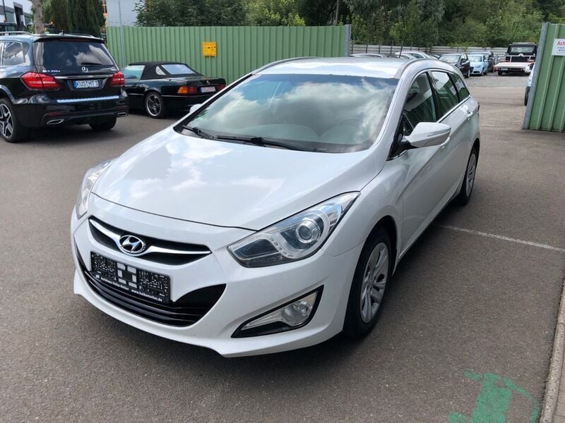Weiß Gebraucht 2013 Hyundai i40 Edition Kombi | 2.490 € (Fairer Preis) - Bild 1/4