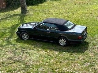 Schwarz Gebraucht 1994 Mercedes E220 Cabrio | 32.950 € - Bild 1/4
