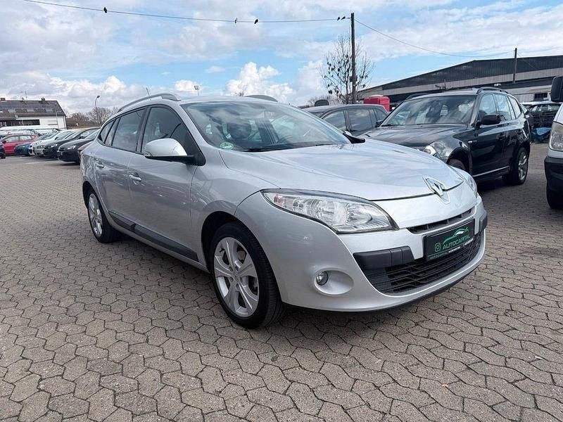Gebraucht Renault Mégane III Dynamique 110 PS (80 kW) 2011 Silber Limousine
