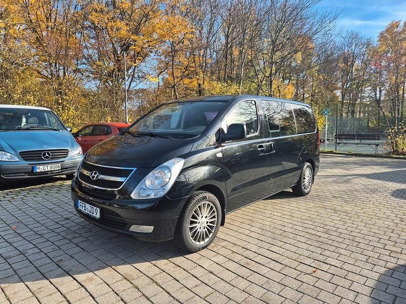 Schwarz Gebraucht 2012 Hyundai H-1 Van | 13.600 € (Teuer) - Bild 1/4