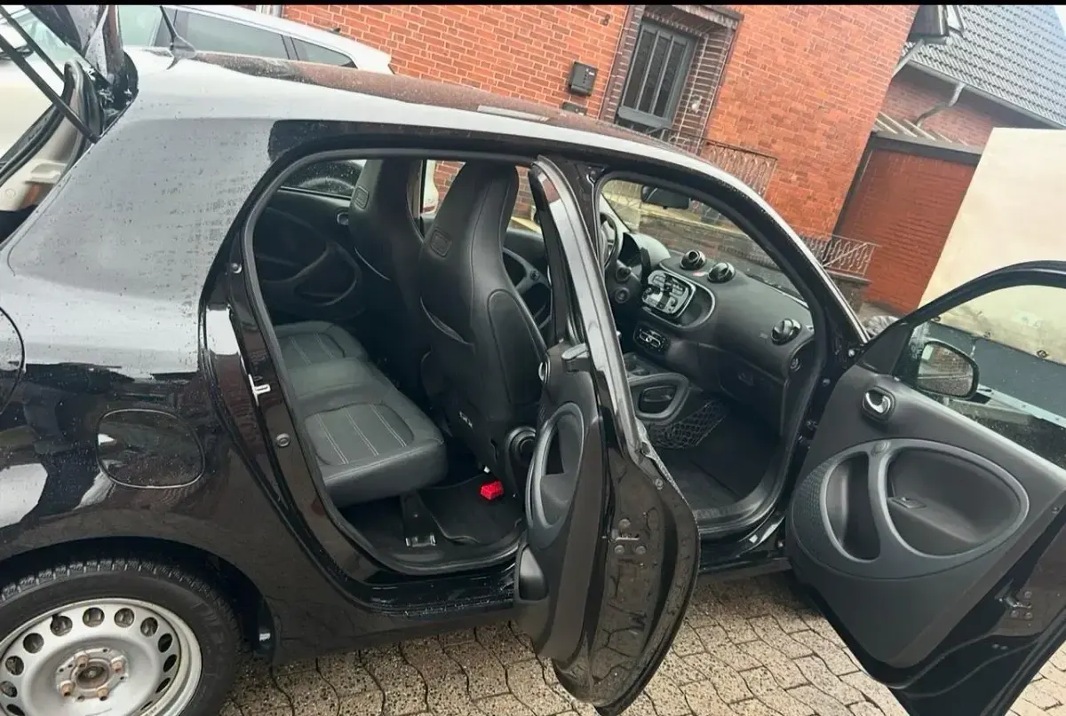 Gebraucht Smart ForFour 70 PS (51 kW) 2019 Schwarz Kleinwagen