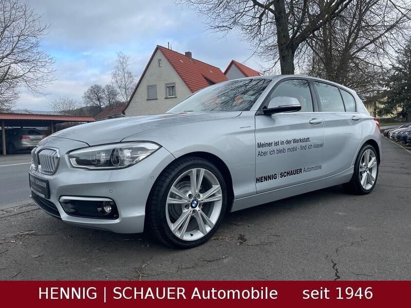Silber Gebraucht 2018 BMW 118 Urban Line Kleinwagen | 18.695 € (Teuer) - Bild 1/4