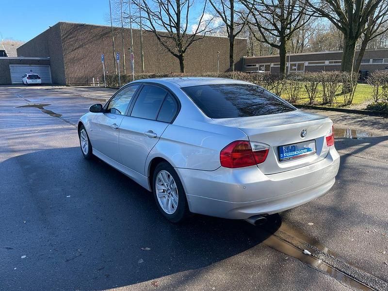 Używany BMW 318 143 KM (105 kW) 2008 Srebrny Sedan/Limuzyna