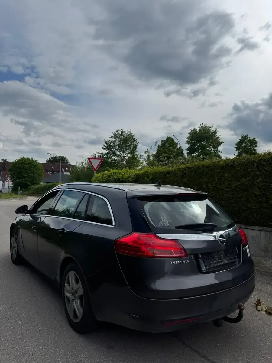 Gebraucht Opel Insignia 140 PS (102 kW) 2009 Grau Kombi
