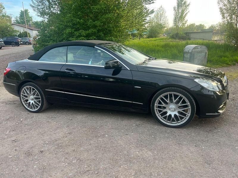 Gebraucht Mercedes E200 Elegance 184 PS (135 kW) 2012 Schwarz Cabrio