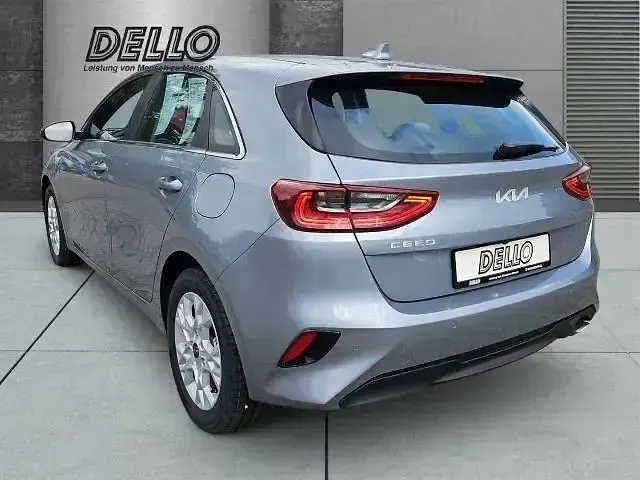 Usado Kia Ceed 140 CV (102 kW) 2025 Plateado Utilitario