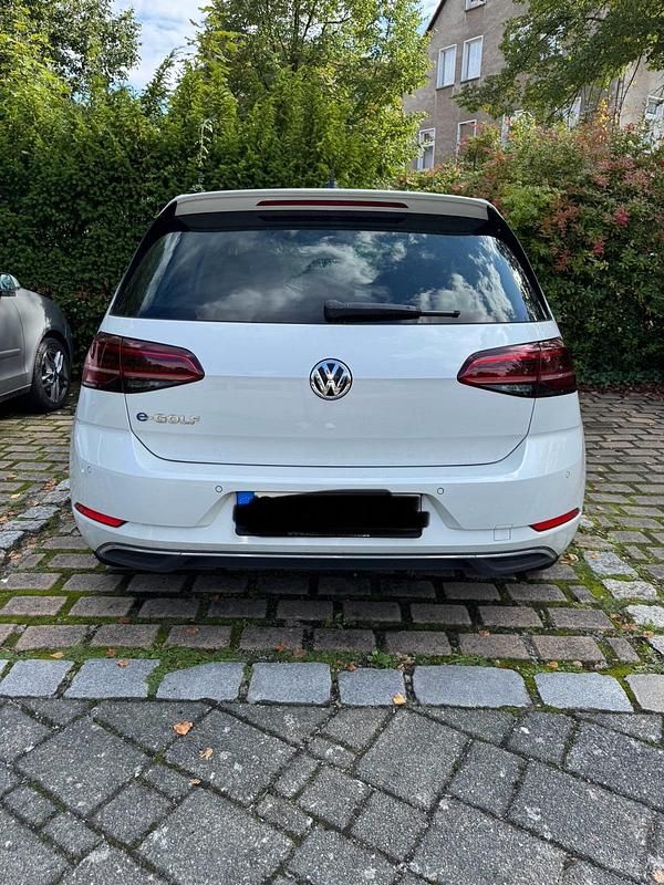 Gebraucht VW e-Golf 100 kW (136 PS) 2019 Weiß Kleinwagen