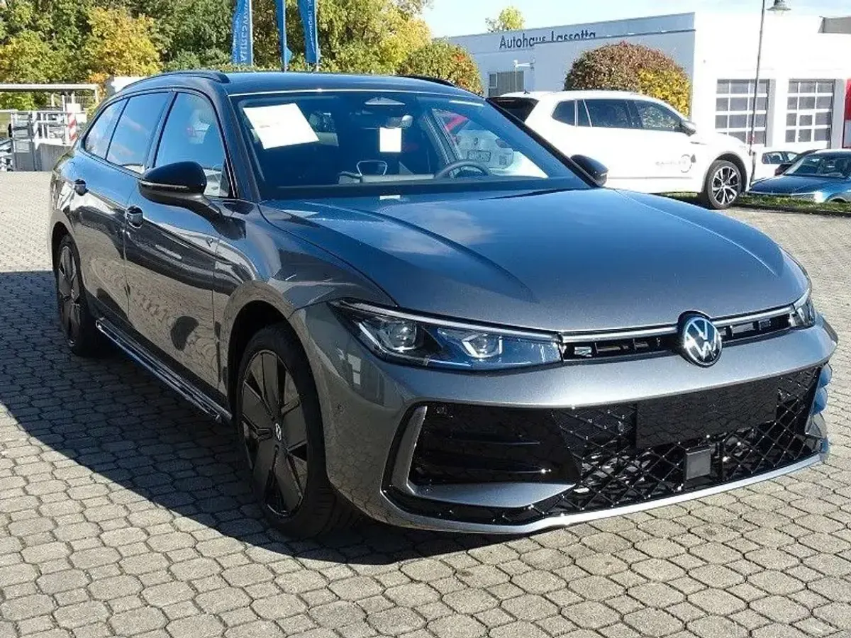 Neu VW Passat Style 150 PS (110 kW) 2025 Grau Kombi