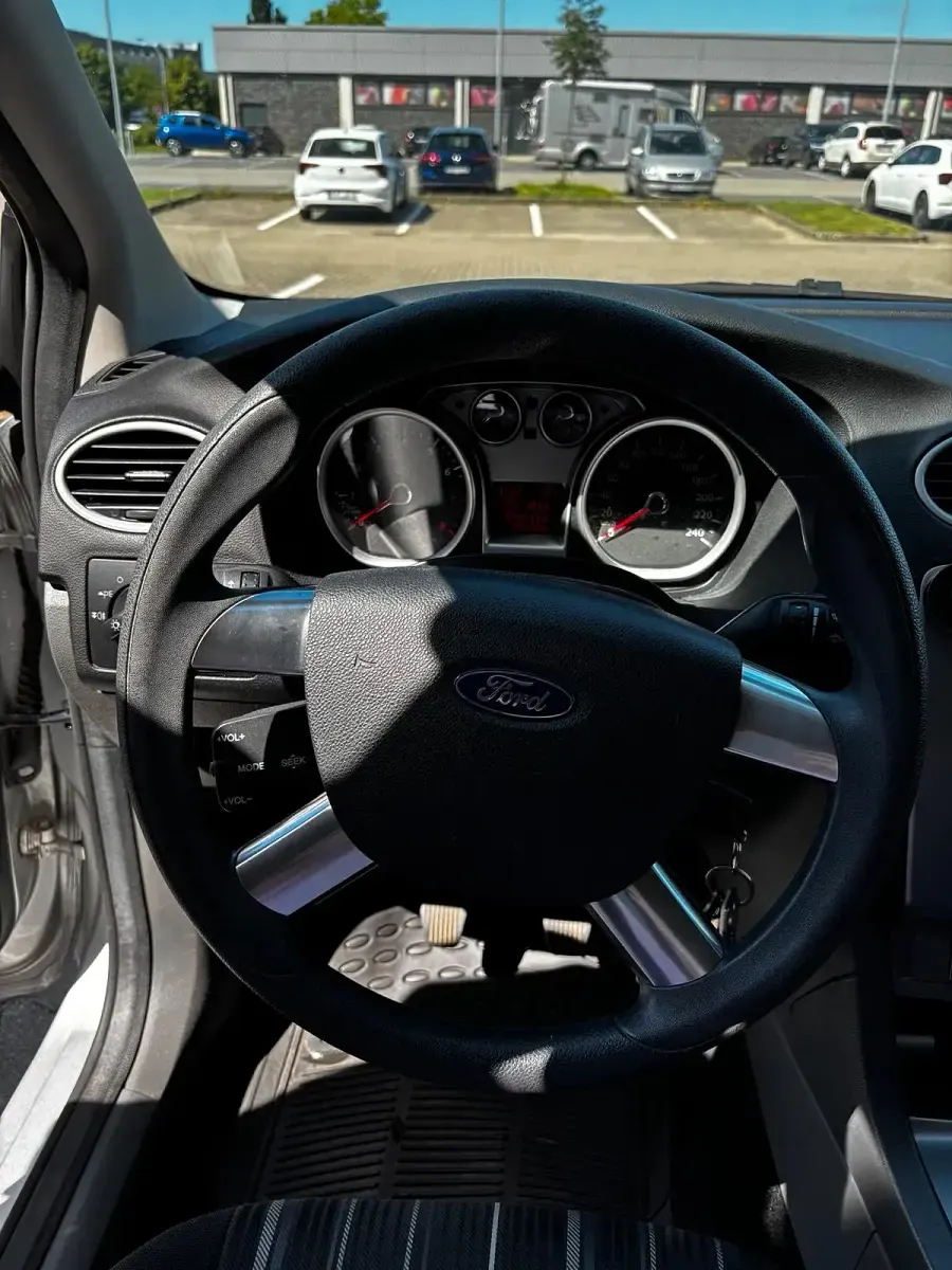 Gebraucht Ford Focus 101 PS (74 kW) 2008 Grau Kleinwagen