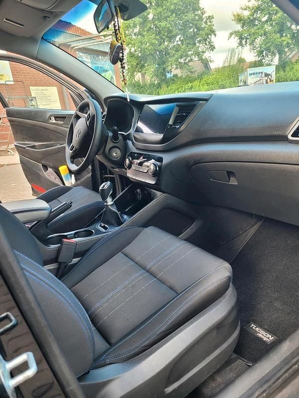 Gebraucht Hyundai Tucson 116 PS (85 kW) 2016 Schwarz SUV