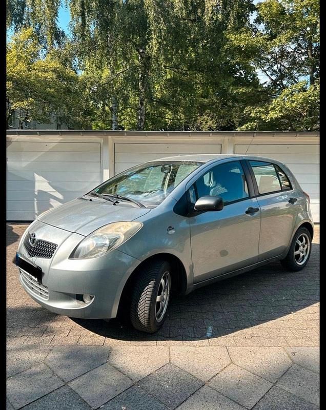 Grau Gebraucht 2007 Toyota Yaris Cool Kleinwagen | 2.999 € (Fairer Preis) - Bild 1/4