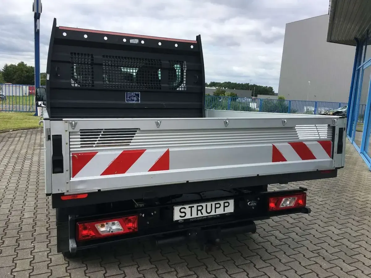Gebraucht Ford Transit Trend 131 PS (96 kW) 2022 Frozen white Van
