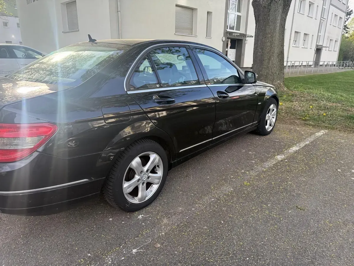 Gebraucht Mercedes C200 136 PS (100 kW) 2008 Schwarz Limousine