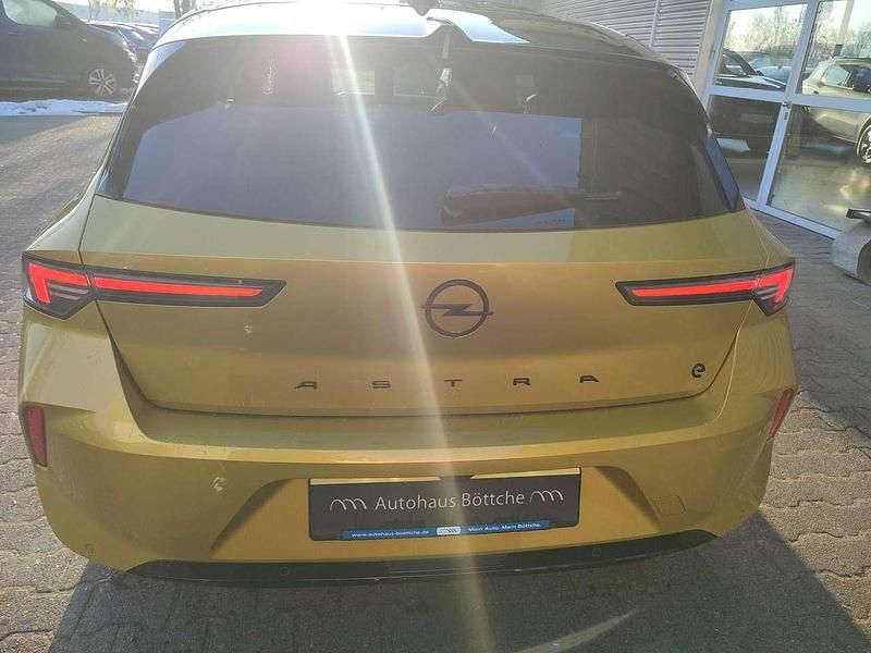Neu Opel Astra 114 kW (156 PS) 2026 Lackierung amber yellow/typ au Limousine