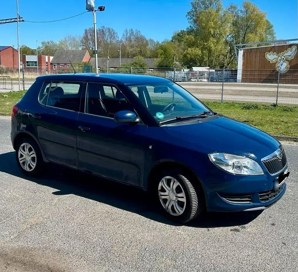 Gebraucht Skoda Fabia Ambition 75 PS (55 kW) 2013 Blau Limousine