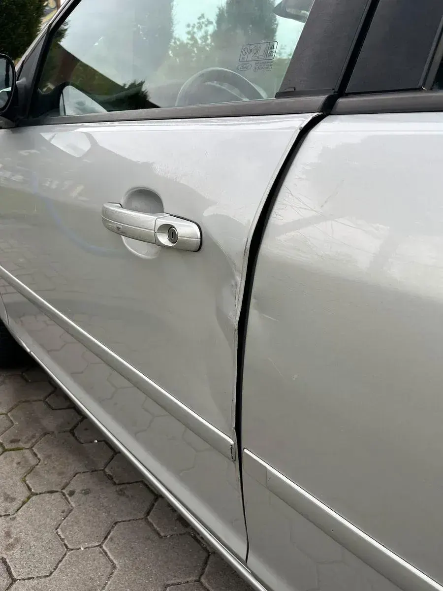 Gebraucht Ford Focus Ghia 101 PS (74 kW) 2005 Silber Limousine