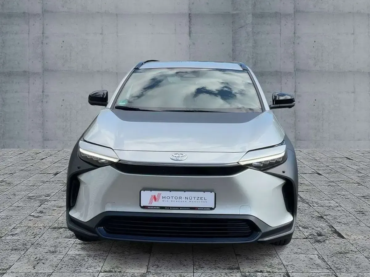 Gebraucht Toyota bZ4X 150 kW (204 PS) 2025 Cosmicsilber metallic SUV