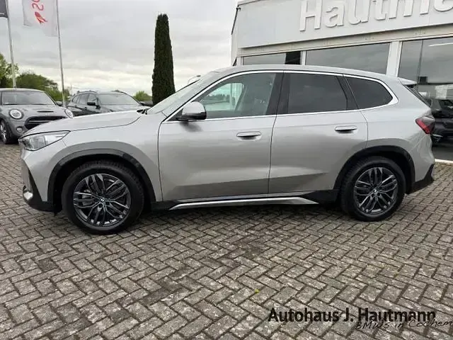 Gebraucht BMW iX1 xLine 279 kW (380 PS) 2023 Spacesilber SUV