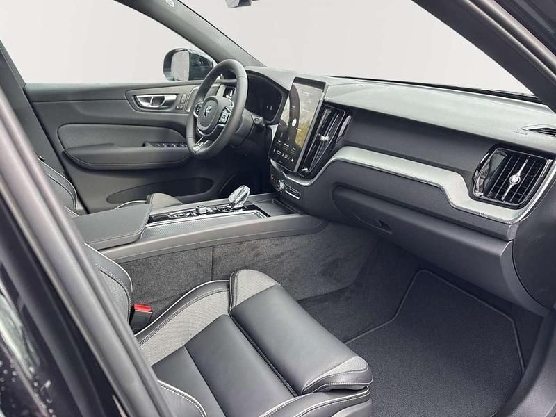 Neu Volvo XC60 Plus 455 PS (334 kW) 2026 Metallic (schwarz SUV