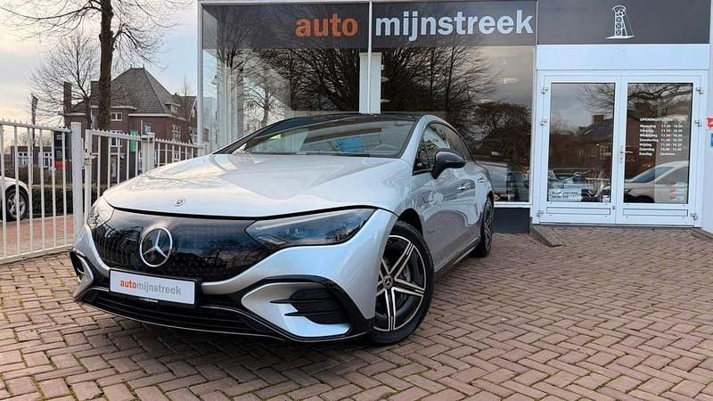 Silber Gebraucht 2022 Mercedes EQE300 AMG line Limousine | 28.900 € - Bild 1/4