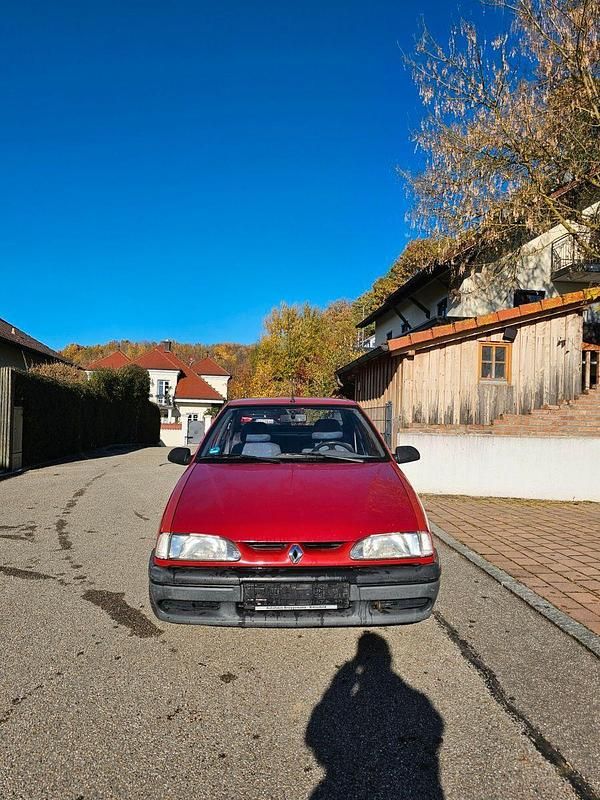 Second-hand Renault 19 73 CP (53 kW) 1994 Roșu Berlinǎ
