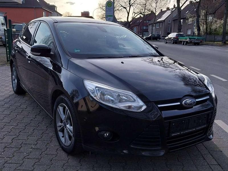 Gebraucht Ford Focus Trend 125 PS (91 kW) 2013 Pantherschwarz metallic Kleinwagen