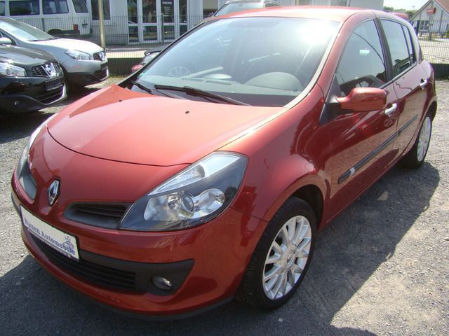 Rot metallic Gebraucht 2007 Renault Clio II Dynamique Limousine | 2.970 € (Etwas zu teuer) - Bild 1/4