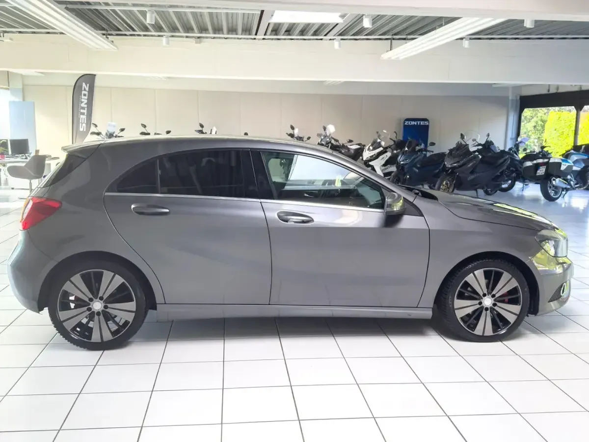 Gebraucht Mercedes A180 122 PS (89 kW) 2013 Grau Limousine