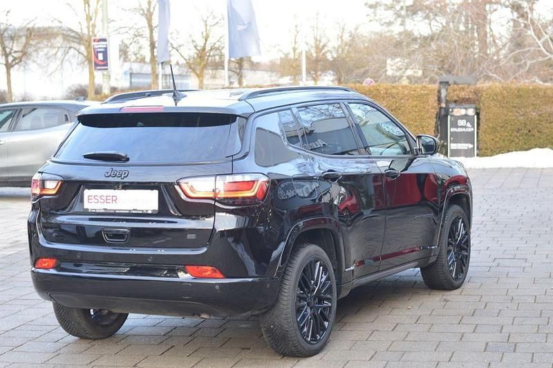 Gebraucht Jeep Compass 131 PS (96 kW) 2024 Schwarz SUV
