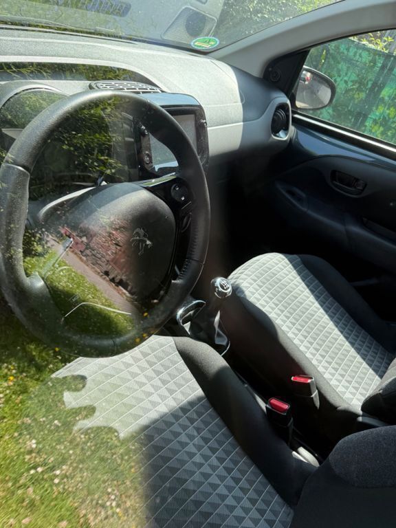Grau Gebraucht 2020 Peugeot 108 Style Kleinwagen | 8.999 € (Guter Preis) - Bild 1/4