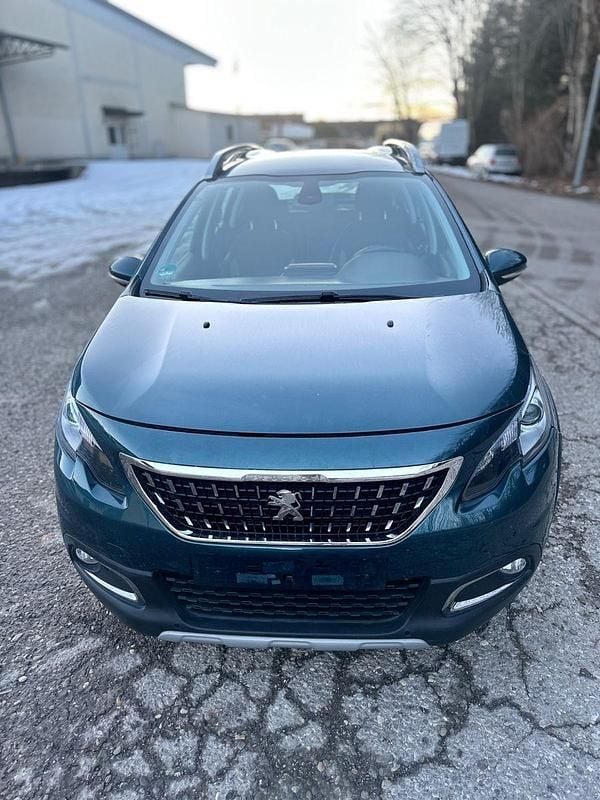 Grün Gebraucht 2018 Peugeot 2008 Allure SUV | 9.950 € (Guter Preis) - Bild 1/4