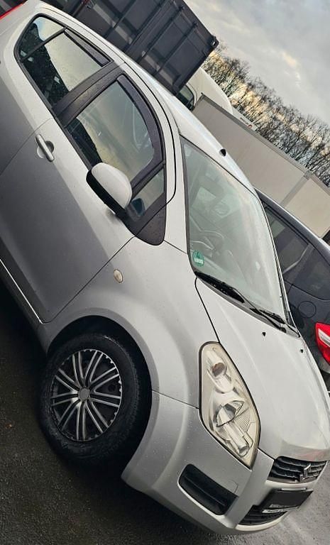 Gebraucht Suzuki Splash Basic 68 PS (50 kW) 2010 Silber Kleinwagen