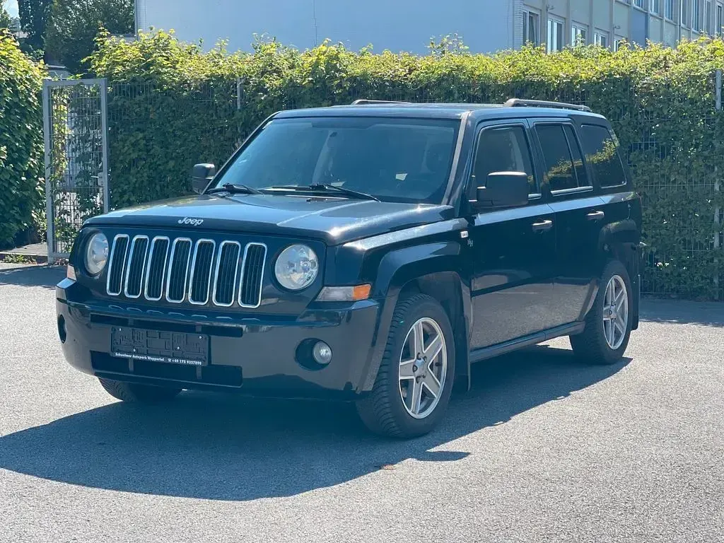Gebraucht Jeep Patriot Sport 140 PS (102 kW) 2009 Silber SUV