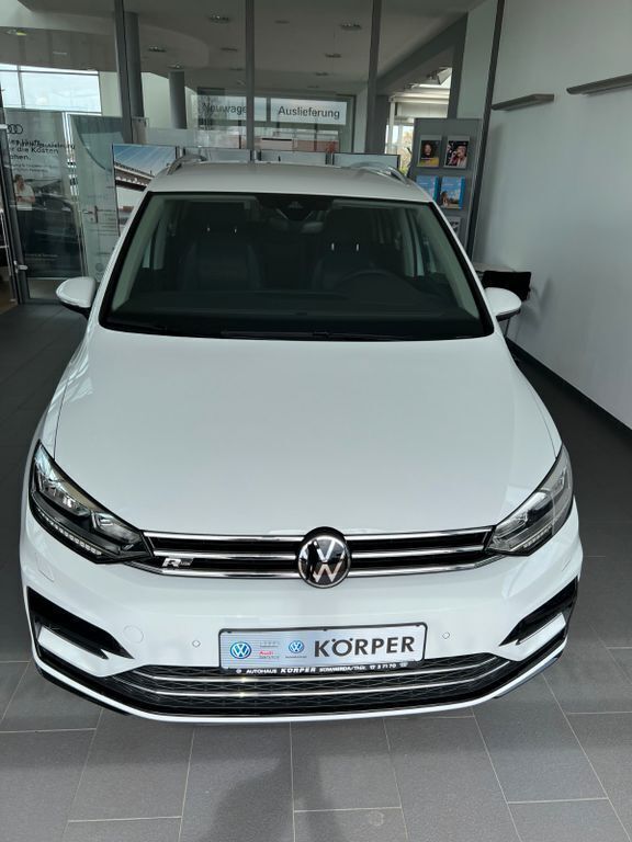 Weiß Gebraucht 2023 VW Touran Active Van / Kleinbus | 35.990 € (Etwas zu teuer) - Bild 1/4