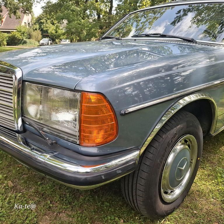 Blau Gebraucht 1978 Mercedes 230 Coupé | 12.950 € - Bild 1/4
