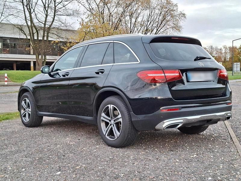 Schwarz Gebraucht 2016 Mercedes GLC250 SUV | 24.200 € (Guter Preis) - Bild 1/4