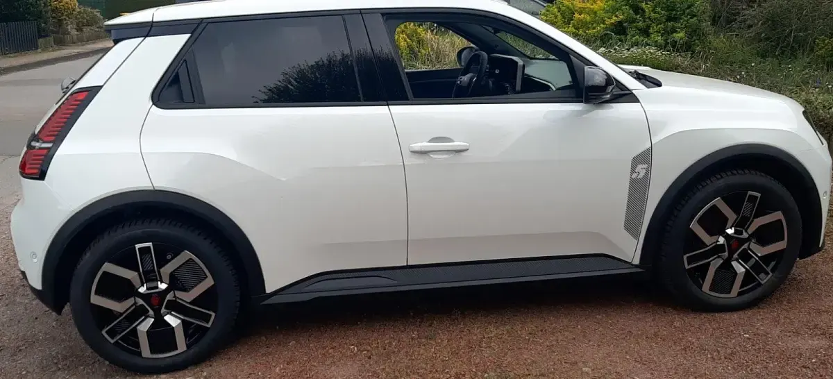 Neu Renault 5 E-Tech Komfort 110 kW (150 PS) 2026 Weiß Limousine