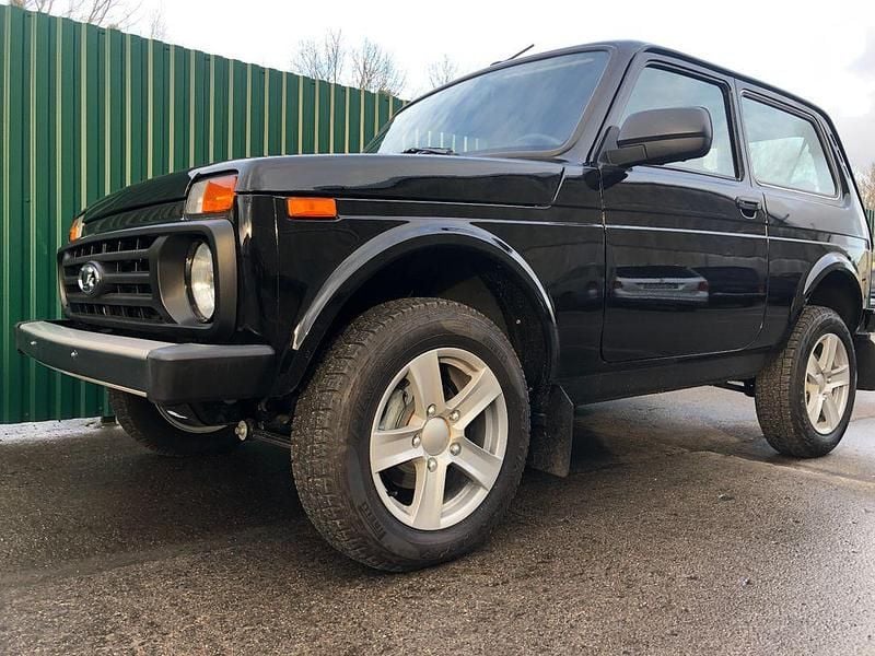 Grün Neu 2025 Lada niva SUV | 22.490 € (Teuer) - Bild 1/4